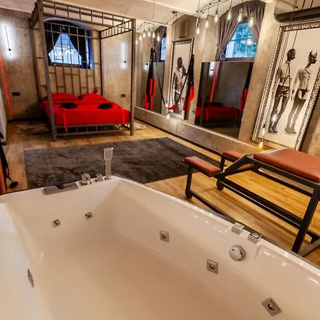 Royal Hot Jucuzzi * Lviv