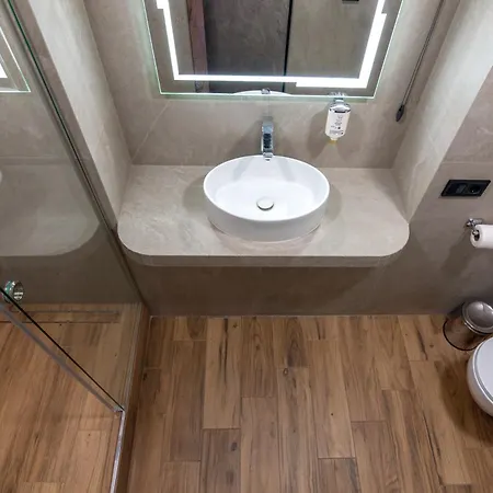 Royal Hot Jucuzzi Апартаменти