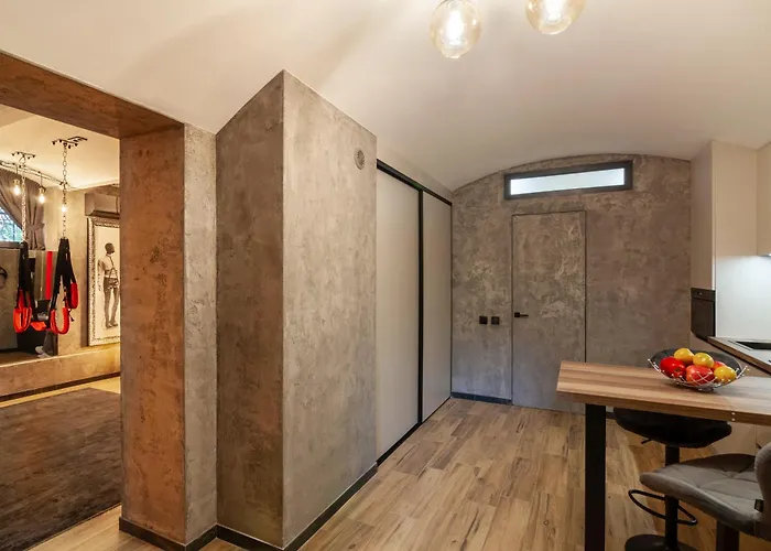 Royal Hot Jucuzzi לבוב